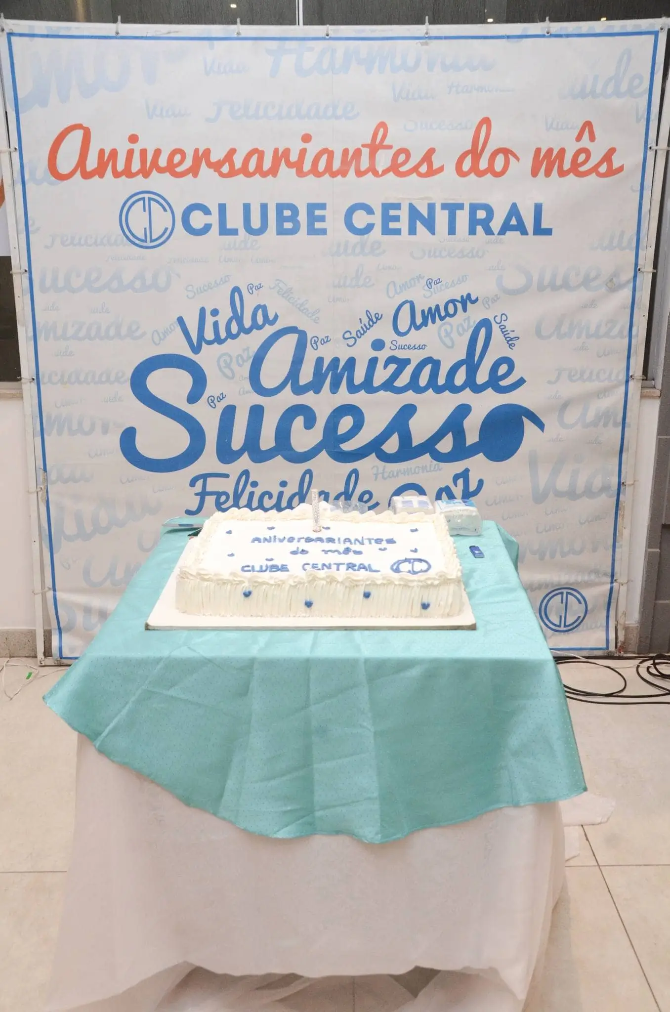 Happy Hour de Aniversariantes com Lara Zuzarte